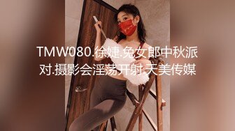 STP28087 圆圆脸笑起来甜美！新人下海美少女！没穿内裤无毛小穴，掰穴玻璃棒插入，跳蛋磨蹭震动 VIP0600