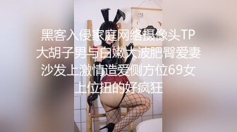 2024年流出，【换妻大神】，单男来家里操老婆，老公端着啤酒一旁欣赏，别样享受，呻吟响彻整个房间！