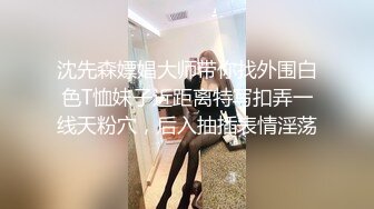 让纹身反差裱穿上情趣可爱制服一