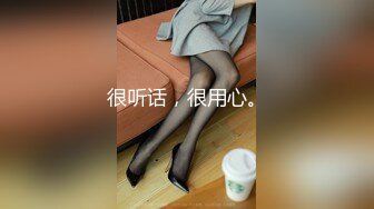 约闺蜜和她老公一起来家玩勾搭啪啪，露脸脱光了诱惑口交大鸡巴各种爆草抽插被自己老公发现，让他去干别人老婆