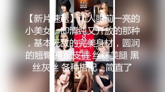   性爱女神AVOVE又来了，黑丝情趣夹着双腿让小哥舔逼舔脚好骚啊，淫声荡语各种姿势无套抽插