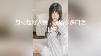 色胆包天坑神潜入某公司女厕独占坑位隔板缝中现场实拍超多小姐姐方便，排前在拍后逼脸同框有好比