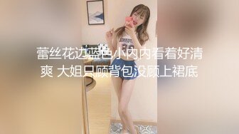 十二月新流出手持厕拍猫眼原创偷拍美女尿尿羽绒服靓妹下面毛毛茂盛