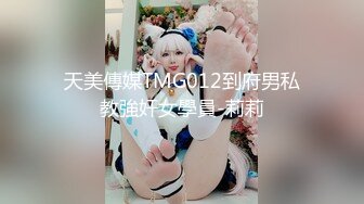 肥大妈穿着丝袜情趣装自慰