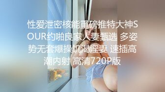 KTV女厕偷拍 高跟长发美女的小嫩B 一边抽烟一边尿尿