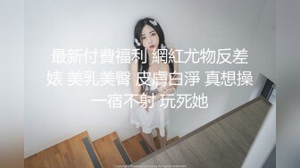 小母狗女友撅起屁股展示流出的白浆