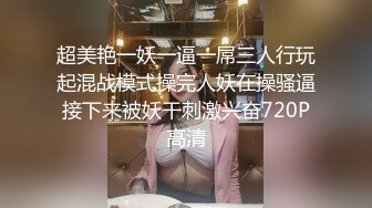 ❤️❤️女友浴室洗骚逼，男友跑过来蹲着舔逼，搞的好想要，坐在马桶上玩震动棒，小舌头舔JB，口活很棒