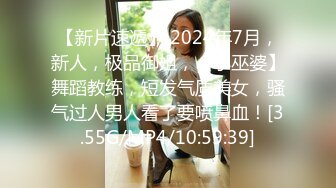 一月最新流出TW大神（野狼）潜入景区女厕偷拍美女尿尿系列第27季连衣裙美眉要脱光了才能尿尿