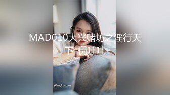 STP20033 明星颜值大墨镜超大巨乳妹小尺度露奶诱惑，胸前开口装掏出奶子抹上乳液，拿根黄瓜夹中间晃动很想捏