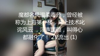 一对颜值很高的闺蜜，一个超级甜美御姐，一个可爱型美眉，俩人互玩自慰白浆溢出