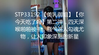 大神乔装打扮潜入大学女生浴室偷拍换衣服的美女们