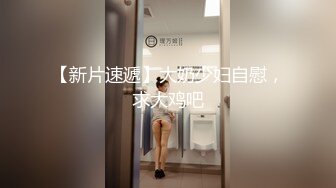 碎花睡衣裙的妹妹，口交吃起来，再后入啪啪