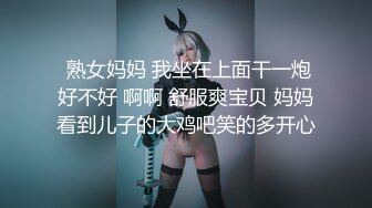 細腰屁股大的D奶黑絲美女被男友各種姿勢從床上搞到衛生間,又搞到床上,幹的淫叫不斷,男的全程手機邊幹邊拍!