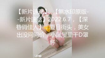 姐妹私房啪全程露脸小骚货镜头前跟狼友互动撩骚，给狼友看好闺蜜在厕所撅着屁股被草，撸起小哥鸡巴想吃精液