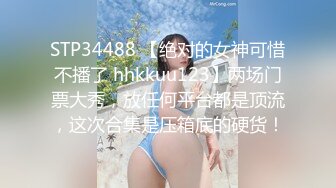 花臂纹身黑衣妹子