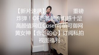 红唇苗条妹子洗完澡和炮友啪啪，沙发口交上位骑坐抽自己动猛操呻吟娇喘