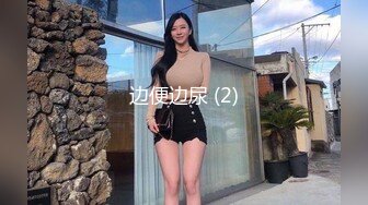 没有什么比瑜伽和冥想静修更能消除苦涩了。嗯，几乎没有。轻盈的瑜伽士伊芙琳发现，没有什么比一次深度的爱抚更能打开脉轮了。幸运的是，伊芙琳很灵活。 00_00_08-