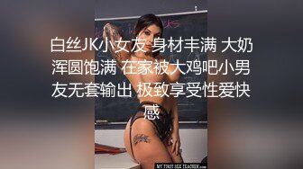 白丝露脸骚人妻让小哥玩着奶子抠弄骚逼，深喉口交大鸡巴，主动上位抽插，让小哥后入爆草