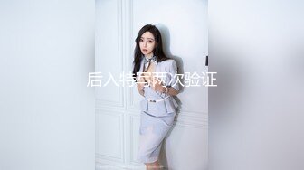 可爱小女友趋于完美的臀型，爱不释手