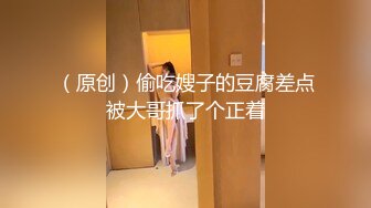 【新片速遞】 丝袜露脸双女姐妹花的诱惑，镜头前让小哥调教听狼友指挥展示，吃奶玩逼，道具抽插，浪叫不止撅着屁股求草[2.26G/MP4/01:14:08]