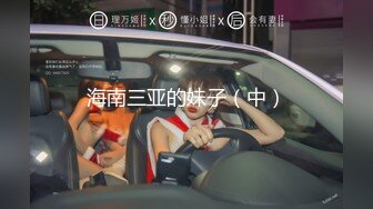  夫妻交换 老公操逼 老婆撅着屁屁舔他们的结合部位 同时被插骚逼 好淫荡好刺激