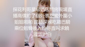  酒店和小18岁女友开房，电视放着七龙珠，在床上却摸着女友的奶子 帮着发育奶子！