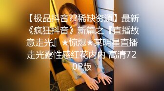 00年小水娃颜值不错妹子和炮友开房，全裸张开双腿大号振动棒抽插高潮喷水