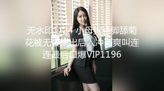 G奶烈焰红唇风骚小荡妇激情啪啪，眼镜小黑吸吮奶子，开档黑丝蹲着舔逼，扶着大屁股后入，抽插一脸享受