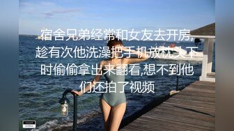 YC商场抄底白衣格子裙长腿美妞微透蓝内裤一侧漏毛中间有湿痕