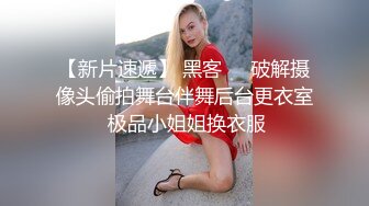  大二学舞蹈贫乳颜值美女诱惑啪啪，性感牛仔短裤对着镜头摆弄，足交特写插嘴穿上黑丝