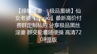 少妇民族女友大胆露出阳台激情啪啪，阳光明媚、面朝河边，做爱心情有多愉悦！