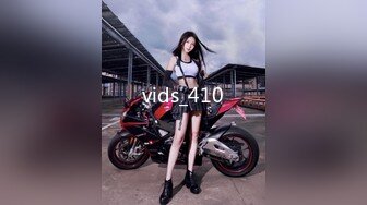 【OnlyFans】逃亡JJ爱KK，狂干群P，大型淫乱场面，两人真实夫妻，女的身材超级棒，群p的场面太过震撼 27