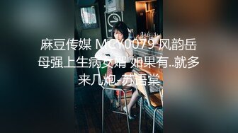 两小百合自己进公厕开玩