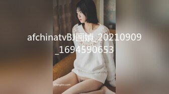 童颜大奶女仆极品小婊妹，跟狼友互动撩骚，想看哪里都可以，白丝情趣掰开逼逼给狼友看特写 撅着屁股看菊花