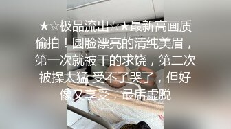 暴露狂中年肌肉直男,在公用楼道中全裸自慰寻求快感