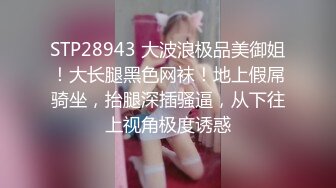 时尚性感黑丝少妇和老公吵架被扔到半路上等公交车时被路过的司机搭讪挑逗车震啪啪,内裤胸罩都没穿,国语!