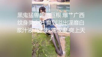 商城跟随偷窥跟闺蜜逛街的漂亮眼镜小姐姐 粉内内包着性感大屁屁很诱惑