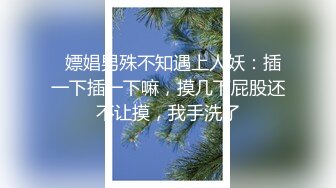 黑客破解家庭网络摄像头偷拍老夫嫩妻在家里客厅做爱突然来了个女的坐在一边感觉她们三人关系有点特别