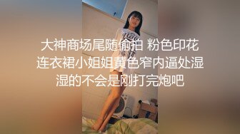 迷人的骚狐狸，满背纹身性感大奶子跟小哥激情啪啪