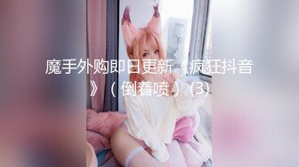 【新片速遞】吹箫姐妹花房间里的群P，3个年轻小骚妹在床上被小哥各种蹂躏，口交大鸡巴粉嫩骚穴，让小哥压在身下抽插爆草