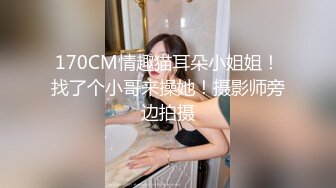  牛仔短裤大长腿贫乳美女和炮友居家啪啪，近距离特写交舔屌