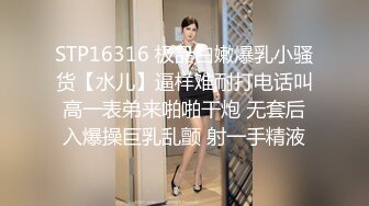 撸点太高了 猛男轮流干两个美腿丝袜少妇闺蜜 非常有女人味的俩少妇配合太默契 一黑丝一肉丝 谁都扛不住