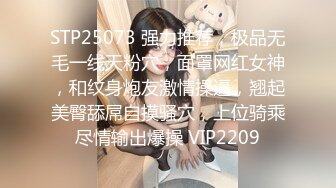 4/17最新 大眼长发妹子掰开腿大黑牛刺激私处全裸自慰VIP1196