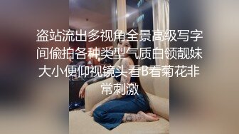  窗户缝偷窥对面楼的美女洗澡刮毛