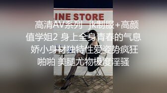 商场女厕前后景逼脸同框偸拍多位小姐姐方便，连衣裙美女来事还穿透明冰丝内裤侧漏严重，大屁股女的蕾丝T裤更是惹火 (1