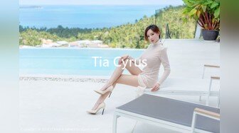 Tia Cyrus