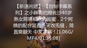 【一脸呆萌今日刚播女神】大红唇白嫩美乳，无毛骚穴更是诱人，水晶假屌深插，翘起双腿看得清楚，进进出出快速抽插